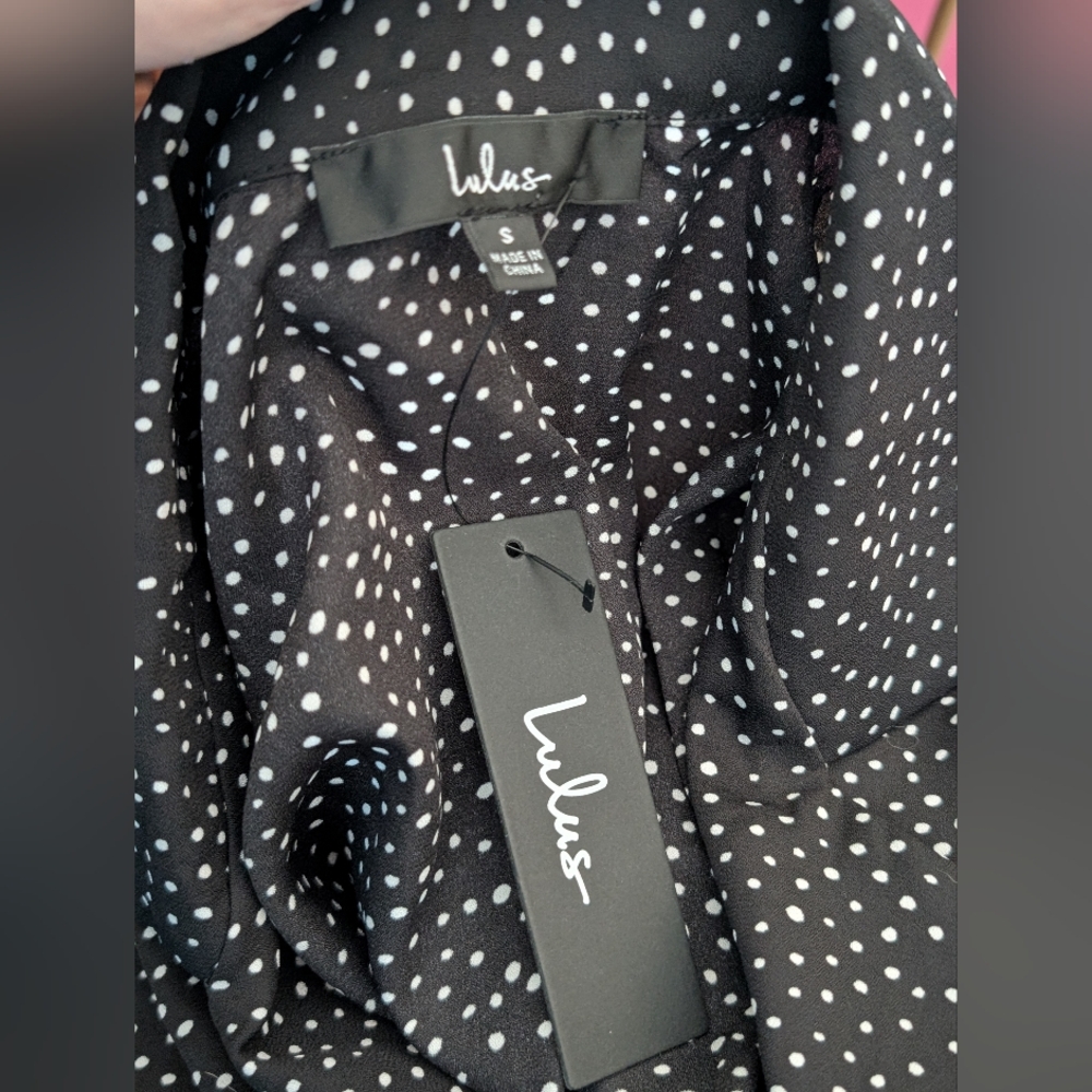 LULU’S Good Luck Charm Black Polka Dot Short Sleeve Button-Up Top, Small - Picture 6 of 8